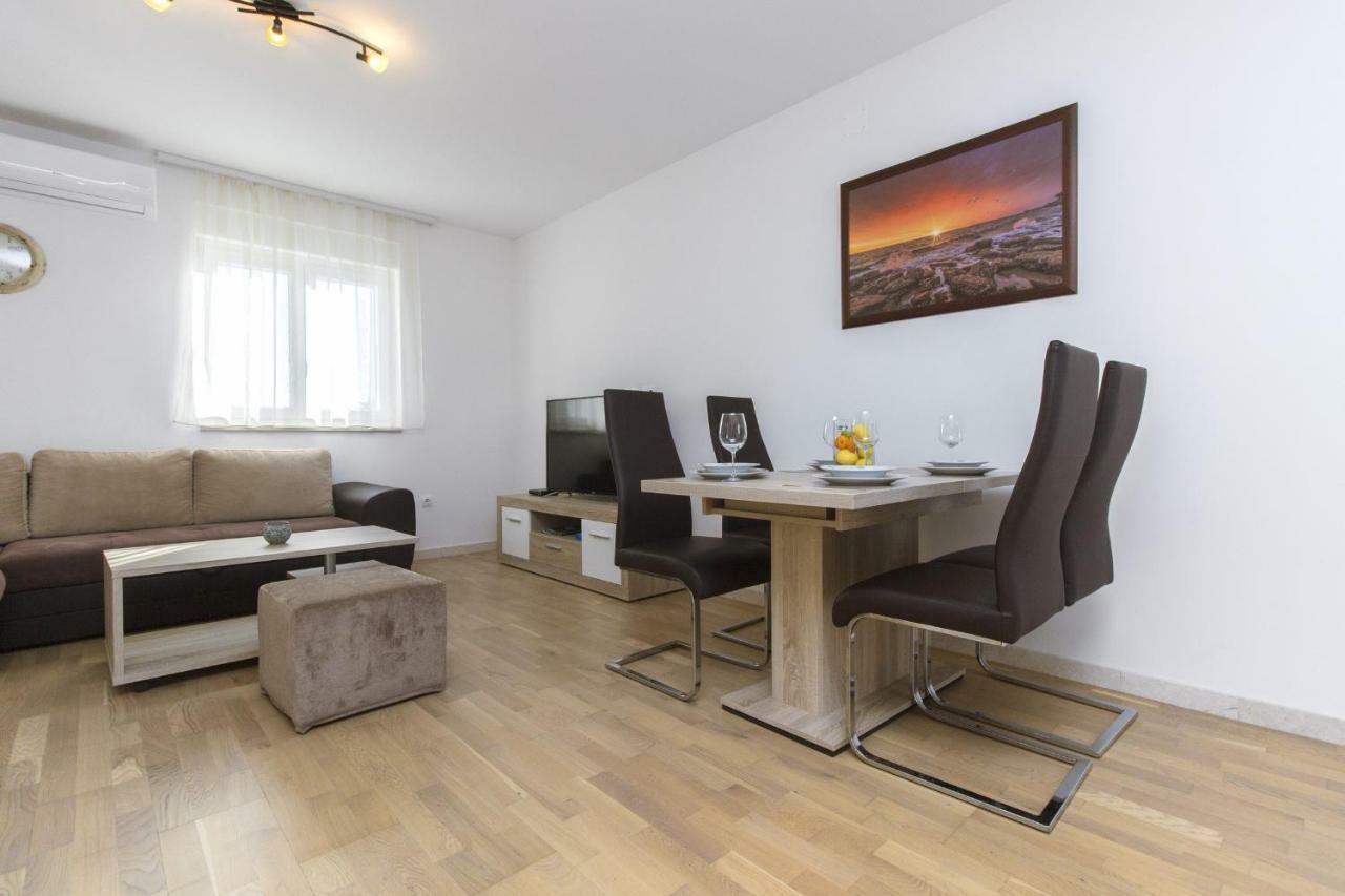 Apartmani Gabriella Vodice Ngoại thất bức ảnh